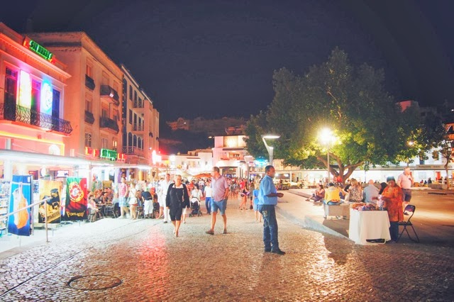 albufeira at night