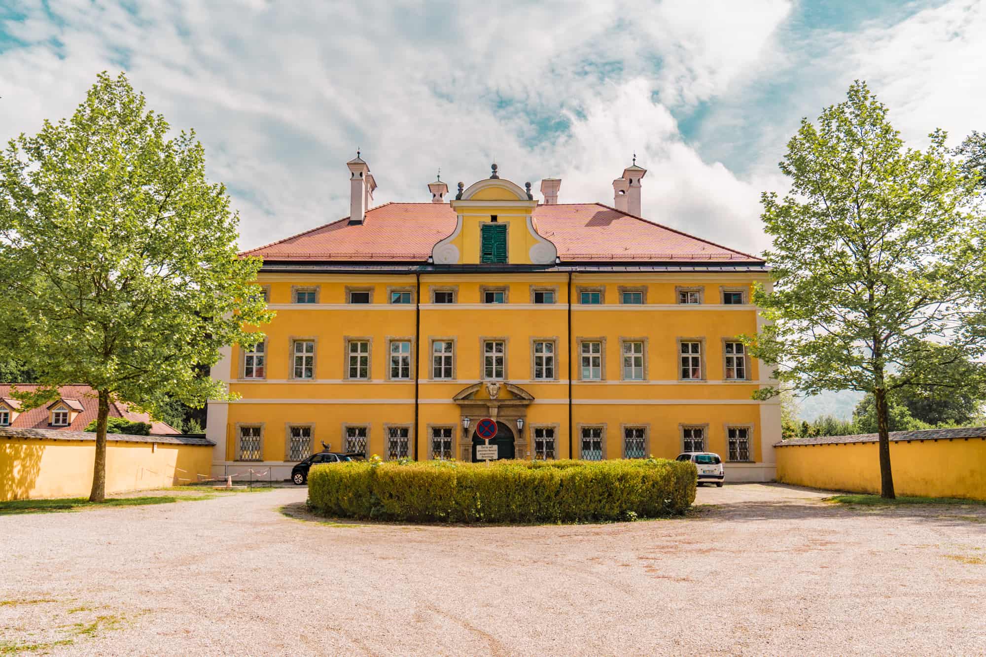 salzburg yellow house